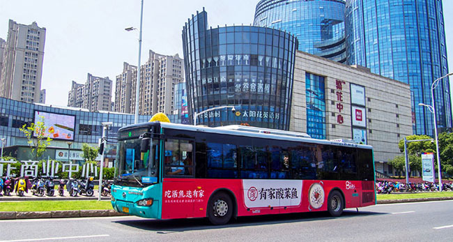 深圳公交车广告展示