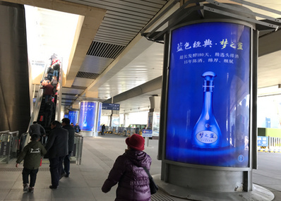 济南西高铁站包柱灯箱广告（东广场进站口）